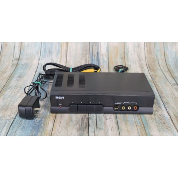 RCA Video Source Selector With RF Modulator Switcher CRF940 Gaming / DVD - Picture 1 of 9